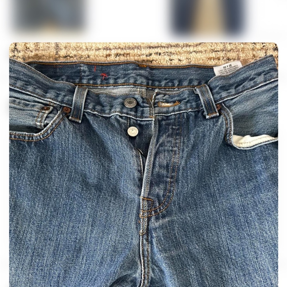 Levi 501 classic button fly red label. - Picture 2 of 4